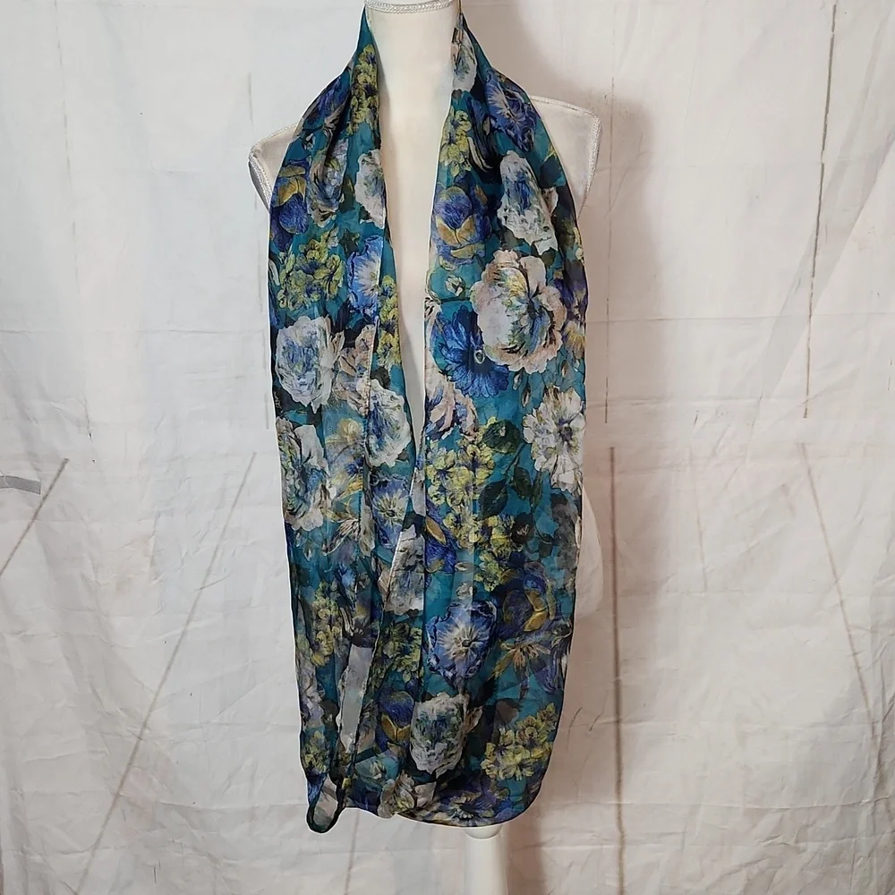 Collectioneighteen Floral infinity scarf